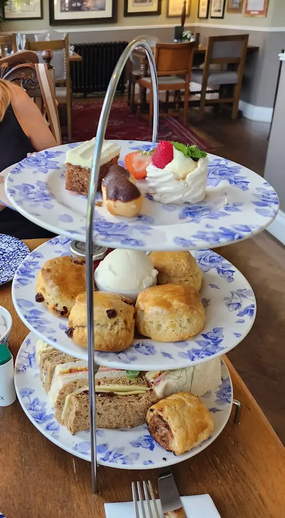 Alex Parry_Arrow Mill_Alcester_review