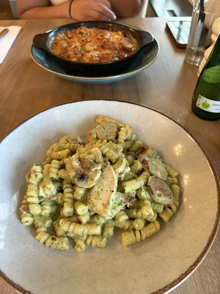 Katie Ellis Forester_Sorella Sorella_Gateshead_review