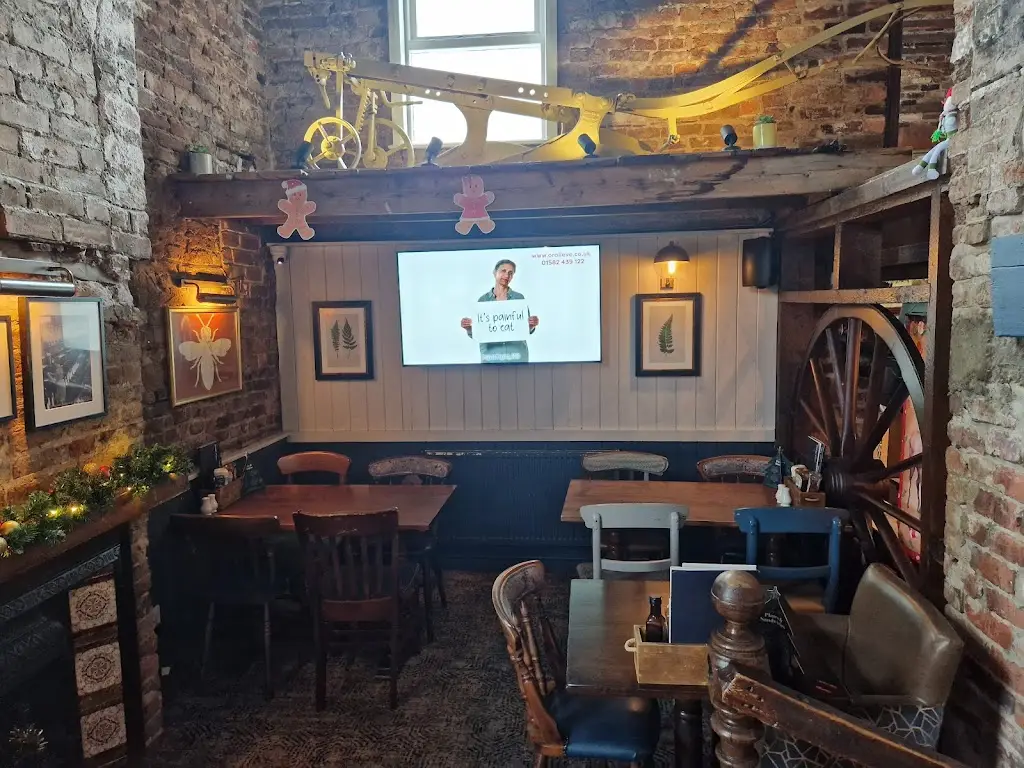 Dennis Henshaw_Hayloft_Awsworth_review