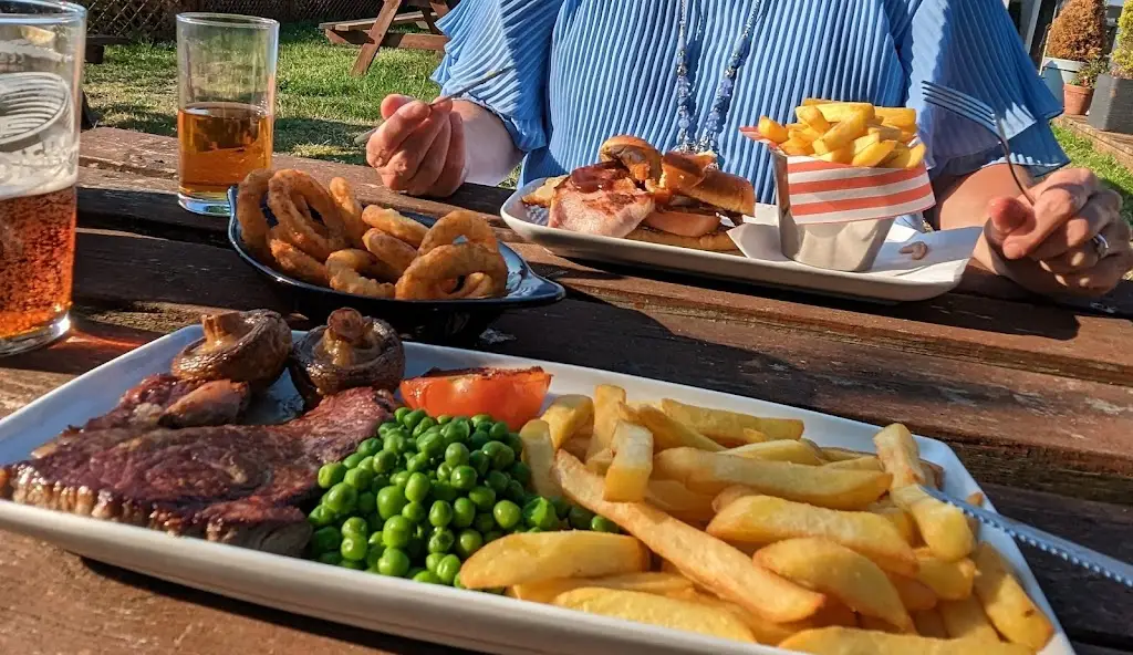 Andy Whittaker_The Apple Tree_Gosfield_review