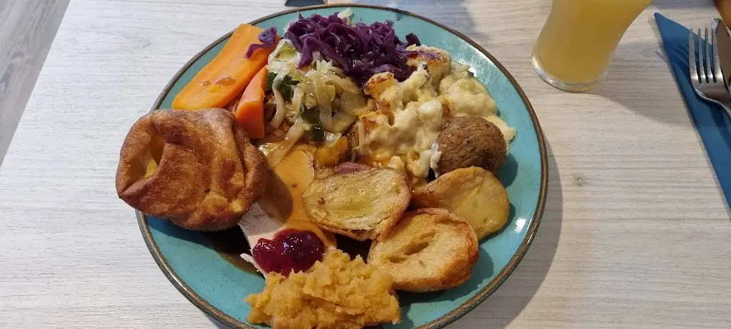 William_Coast Kitchen-Bar-Terrace_Germoe_review