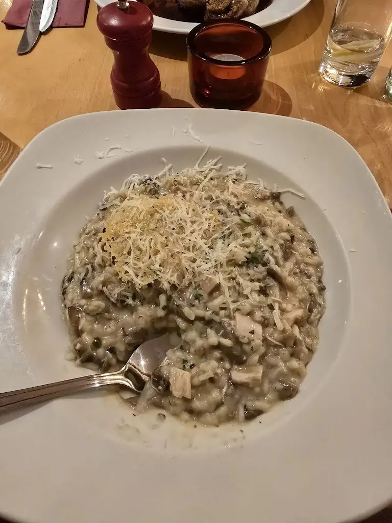 Paul Citulski_Piazza Firenze - Godalming_Godalming_review