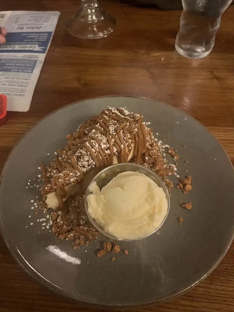 Becky Baker_The Newdigate Arms_Awsworth_review