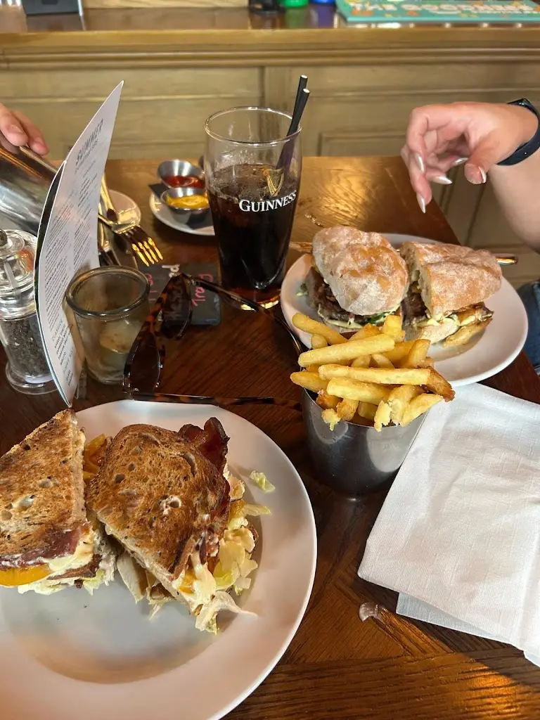 Danielle Bury_Fox & Finch_Godalming_review