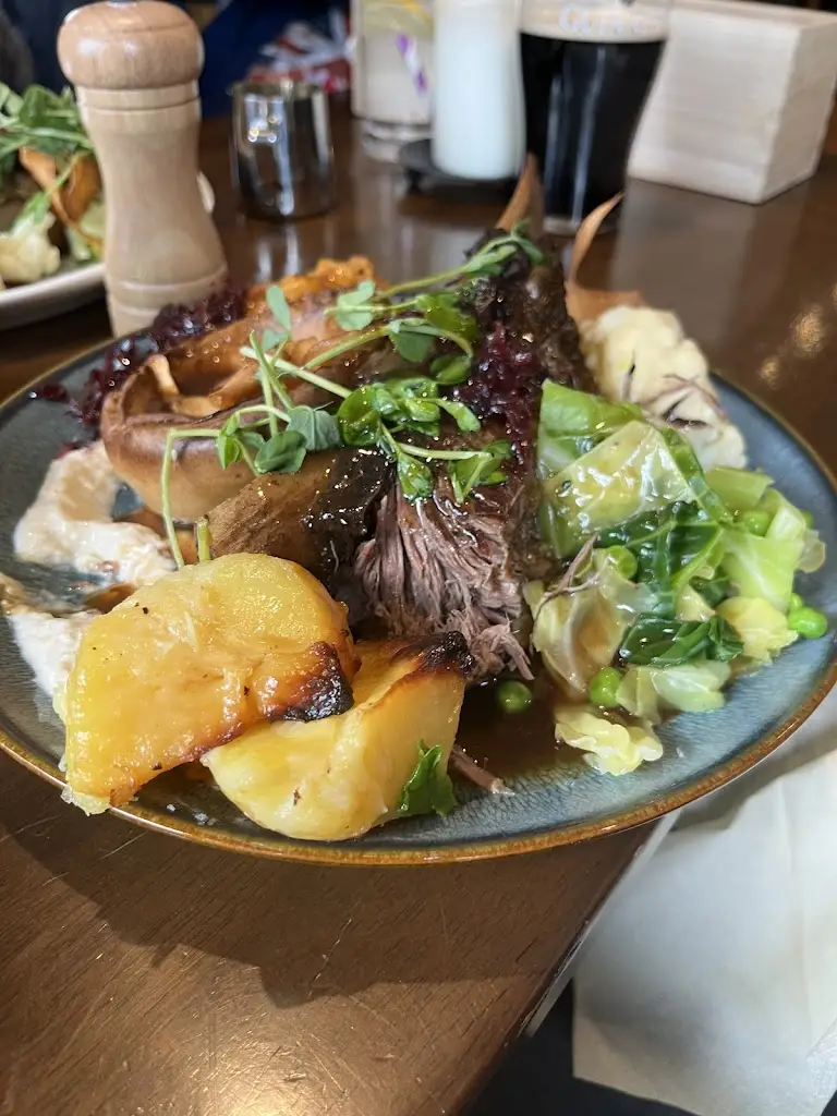 Rebecca b_The Charterhouse Arms_Godalming_review