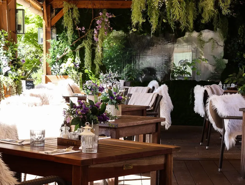 The Stag on the River_Godalming_slider_image_1