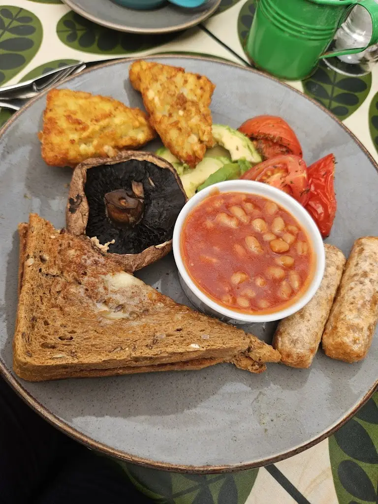 Dawn Cox_Natter Café_Godalming_review