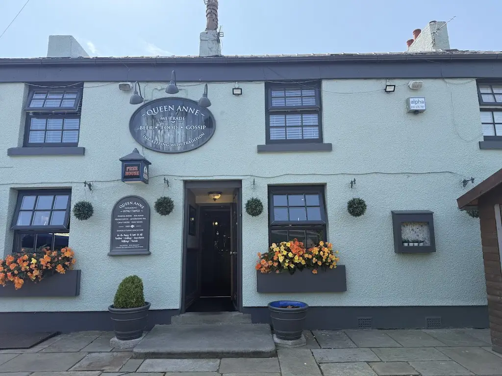 Michele Astall_Queen Anne Pub_Golborne_review