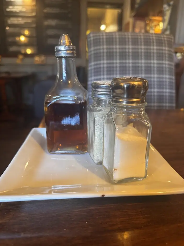 OMG Exploring_Queen Anne Pub_Golborne_review