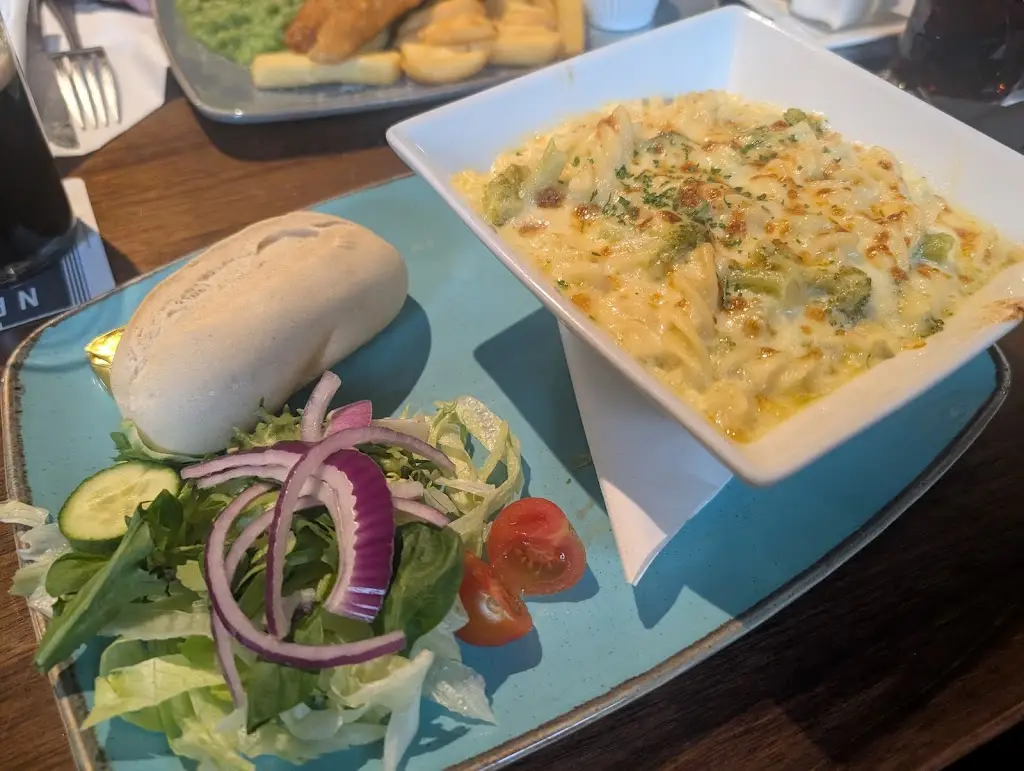 Lorraine_Queen Anne Pub_Golborne_review