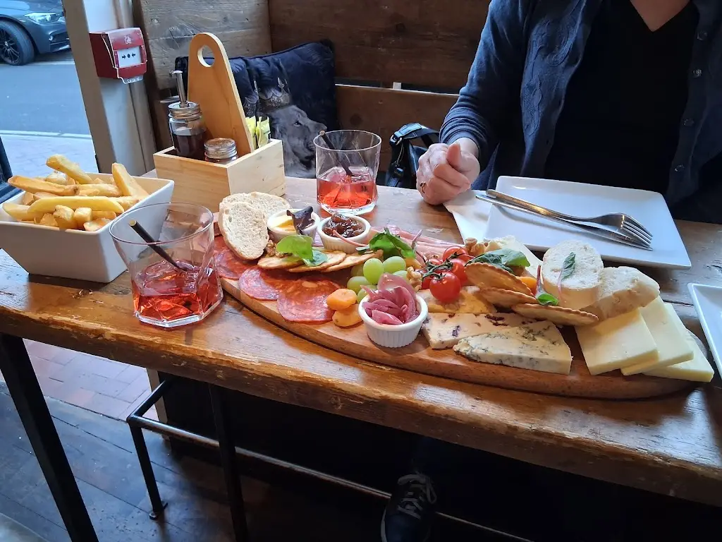 Res ipsa_56 Wine Beer Boards_Gobowen_review