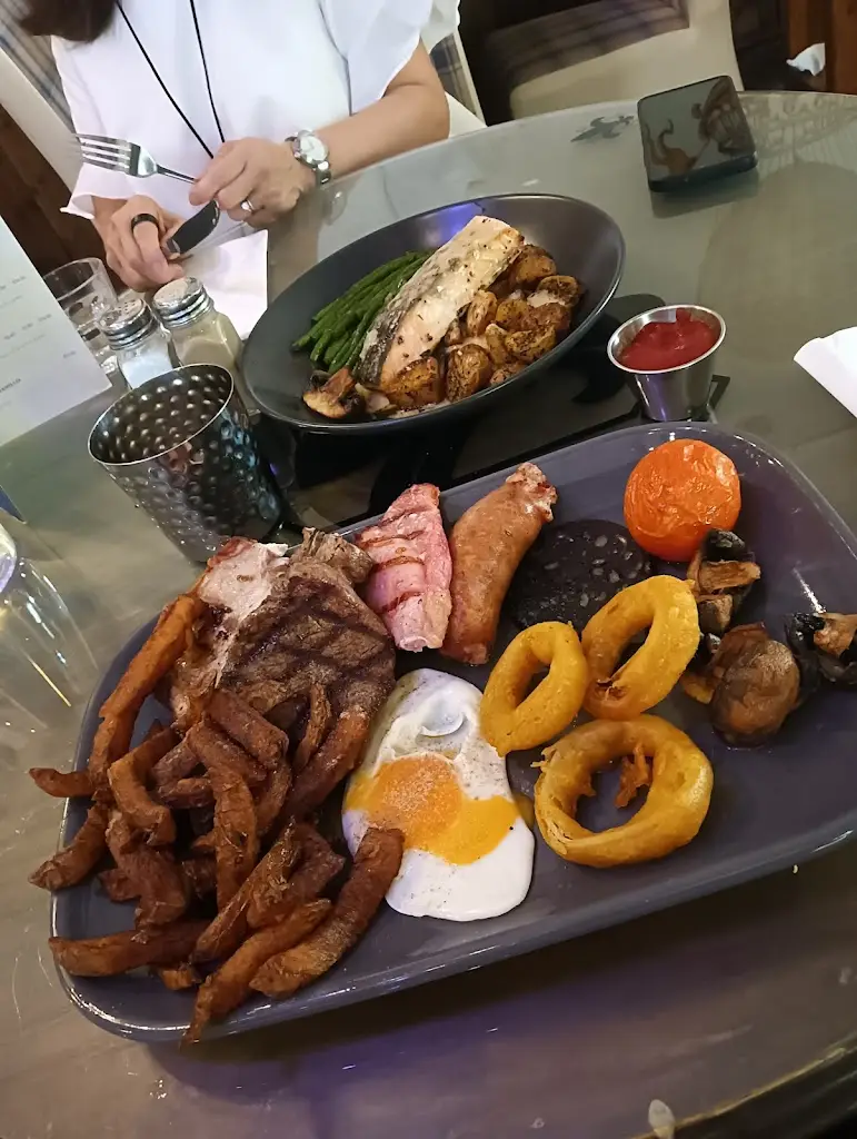 Rick Hustwit_Rogerthorpe Manor Hotel_Badsworth_review