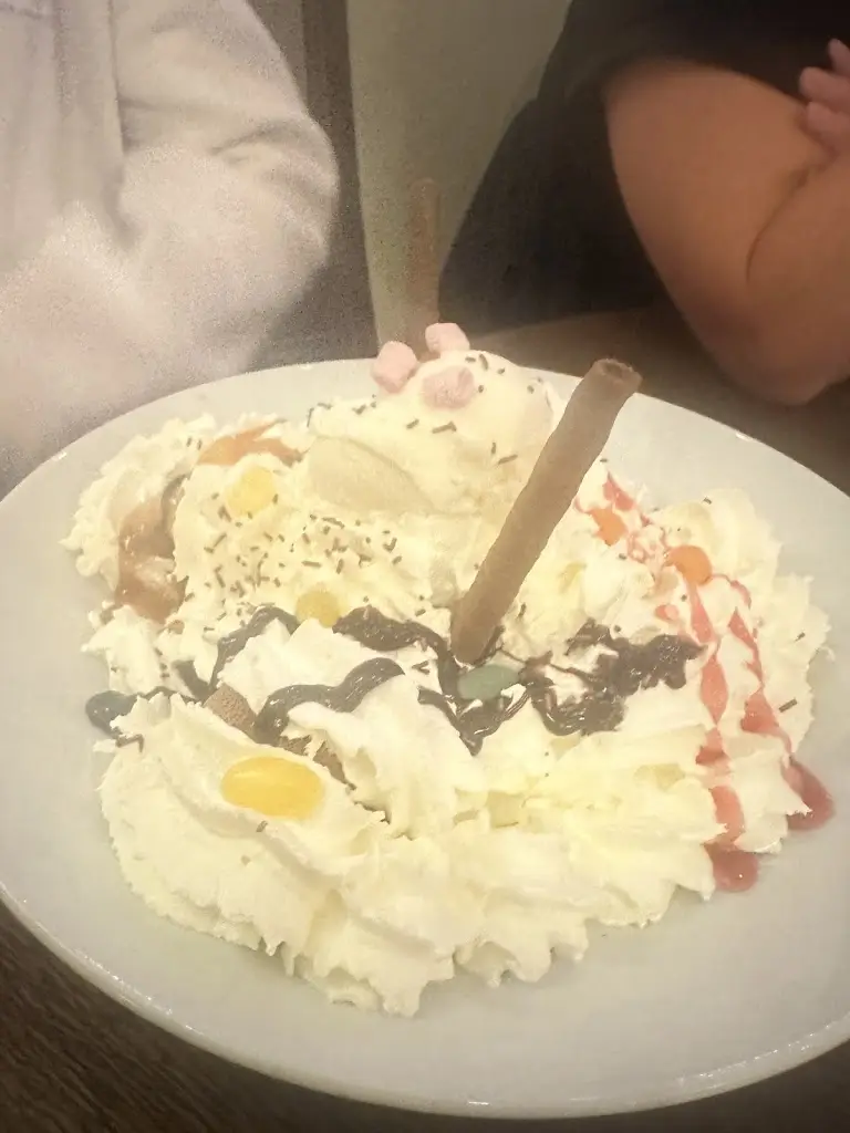 David Markides_The Hollywood Bowl_Gillingham_review