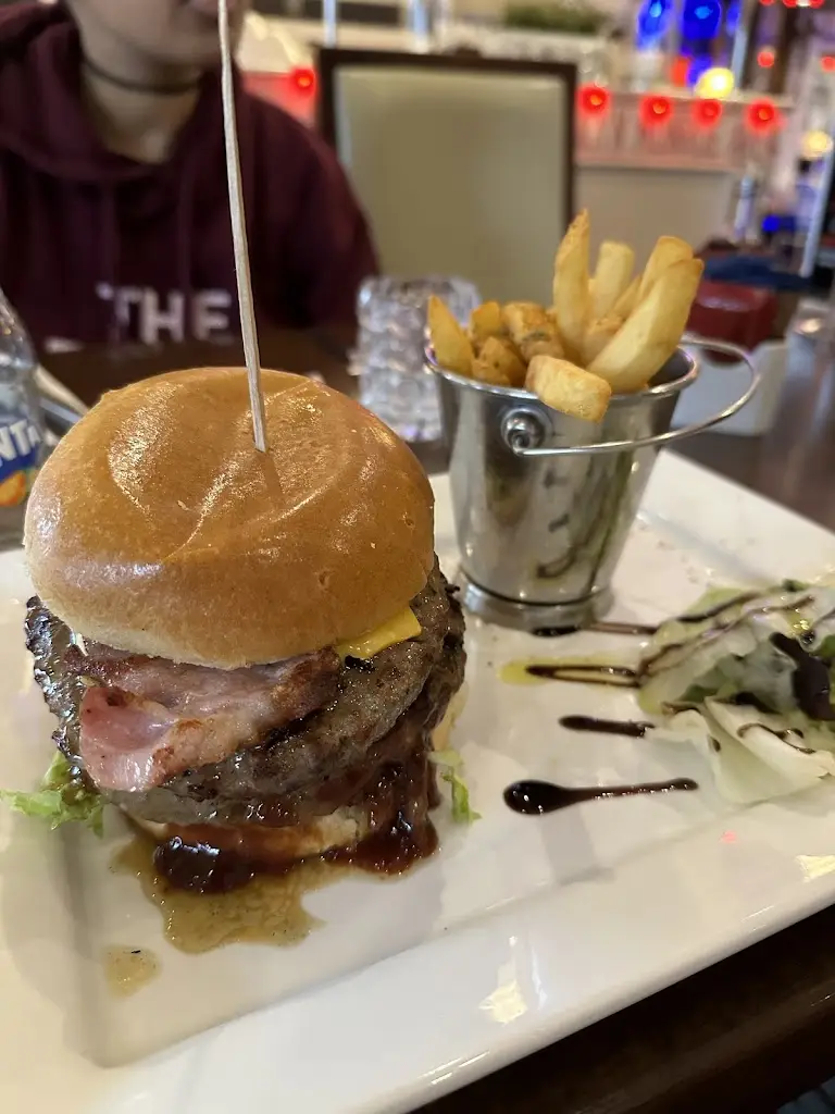 Tiago Padilha_The Hollywood Bowl_Gillingham_review