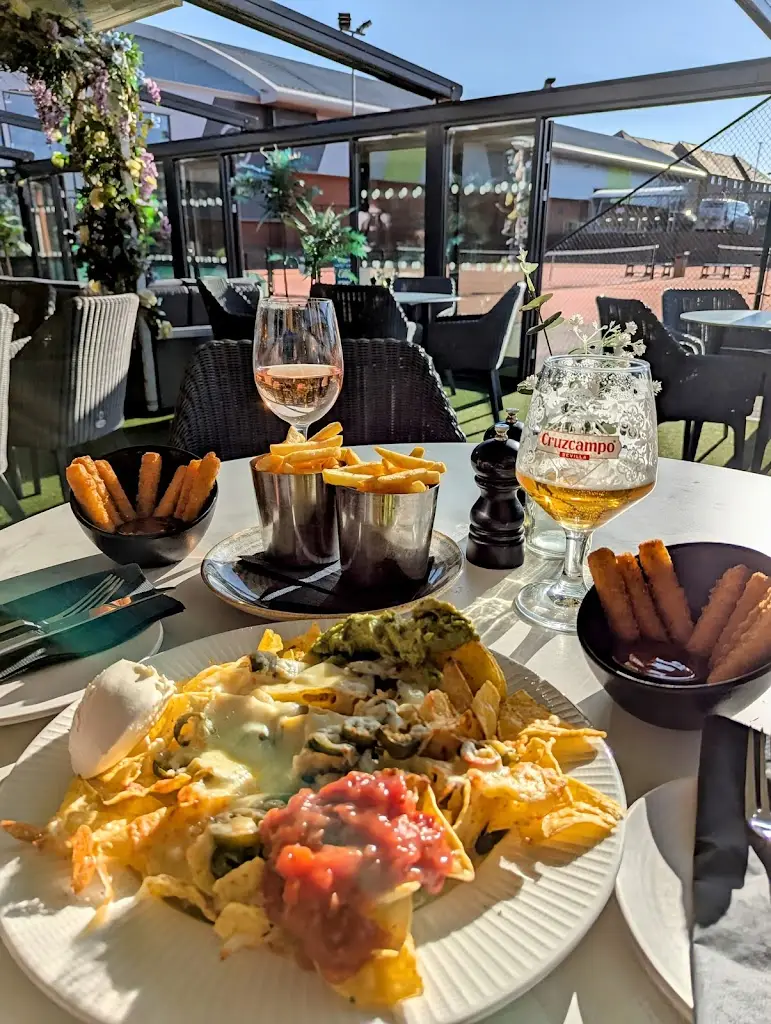 Will Dennington_Avenue Tennis Restaurant_Gillingham_review