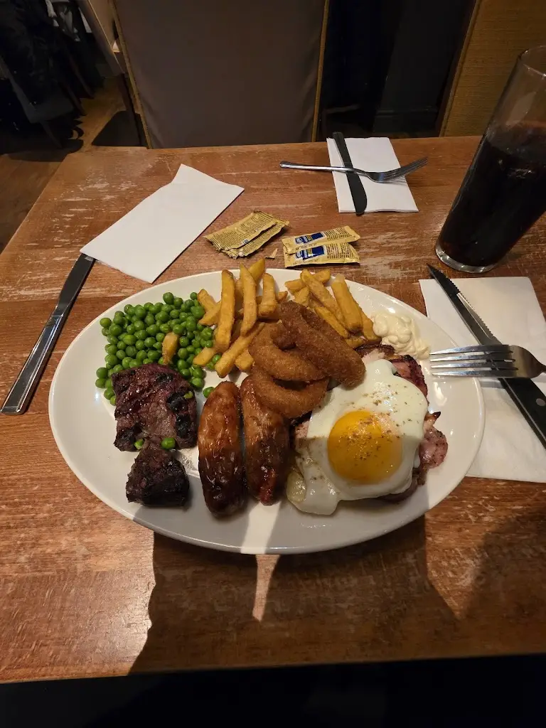 Adam Betts_Honourable Pilot Cookhouse + Pub_Gillingham_review