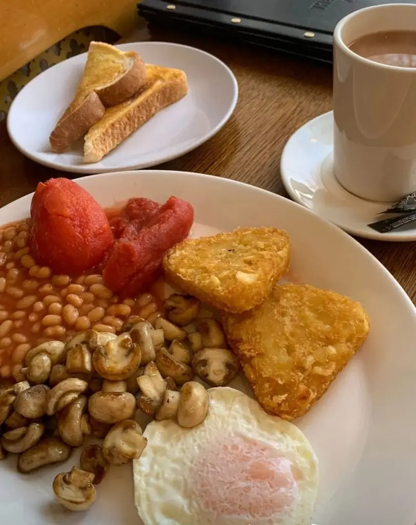 IV White_Falcon Cafe_Gillingham_review