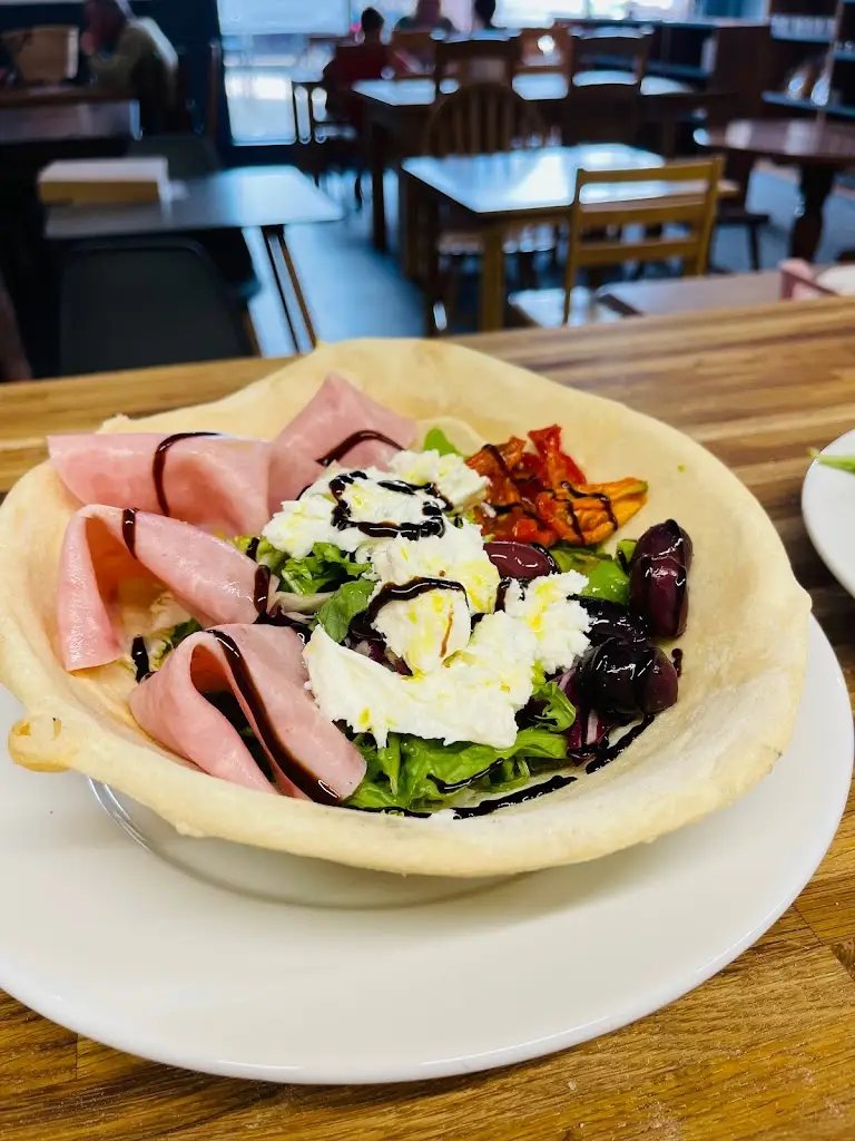 Nonna Amalia's Spaghetti Tree_Gillingham_slider_image_2