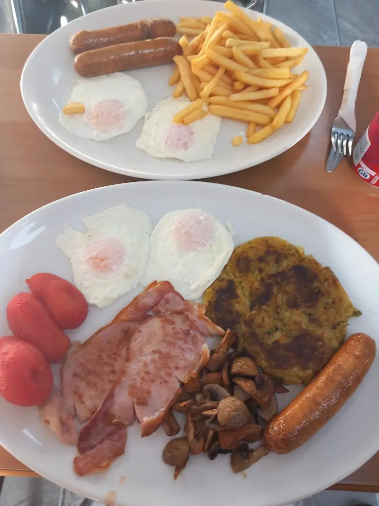 Ginas Cafe_Gillingham_slider_image_3