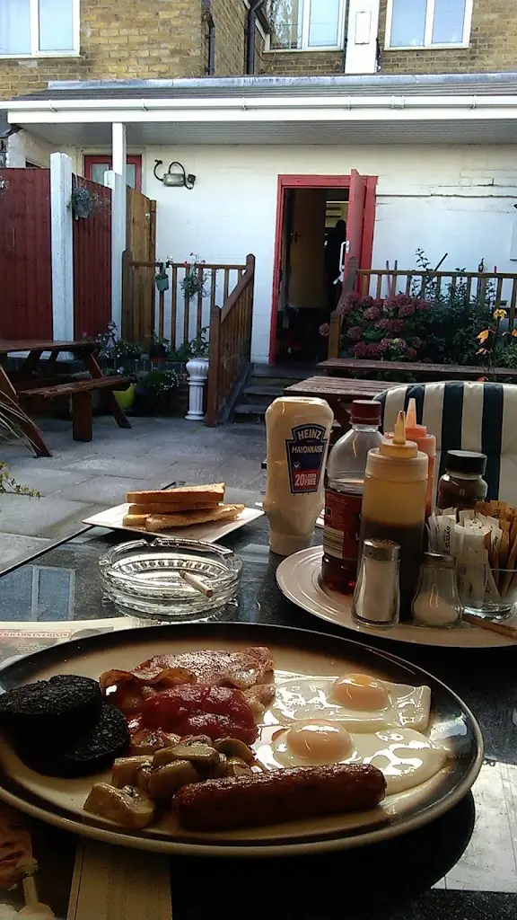 Menu_Karen's Diner_Gillingham_image_4