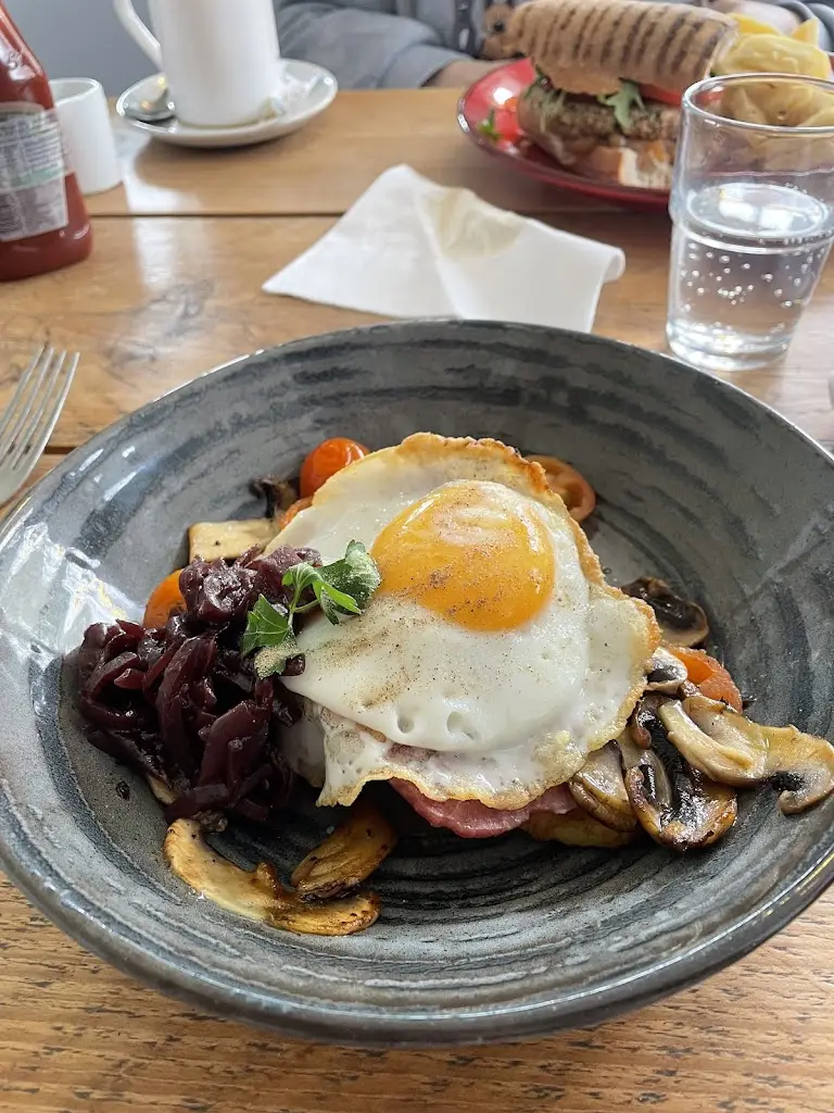 Jenny Howe_At Home Cafe & Bistro_Grange Hill_avis