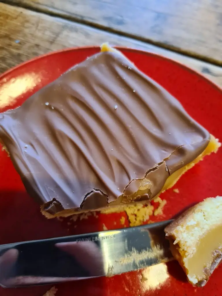 Dominic Egerton_At Home Cafe & Bistro_Grange Hill_avis