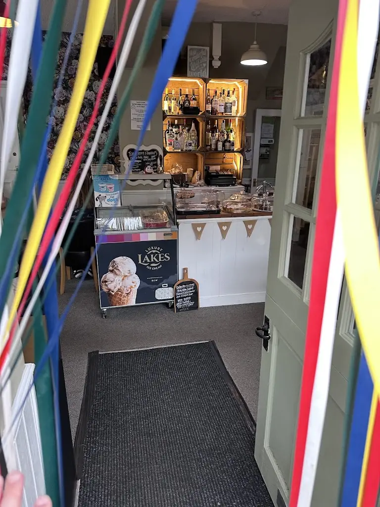 Mark Edwards_At Home Cafe & Bistro_Grange Hill_avis