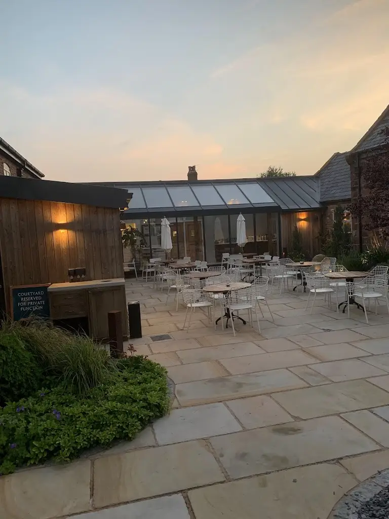 Ash Currums_The Manor_Greasby_Bewertung