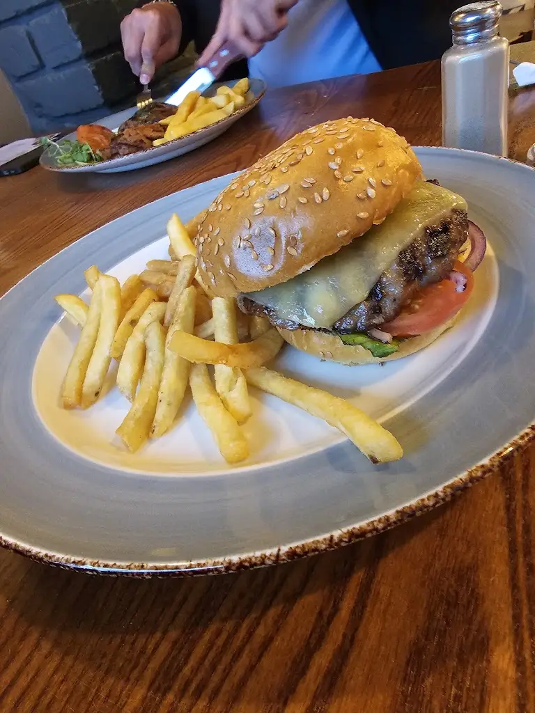 Emily Smalley_The Gravesberie Inn_Greasby_review