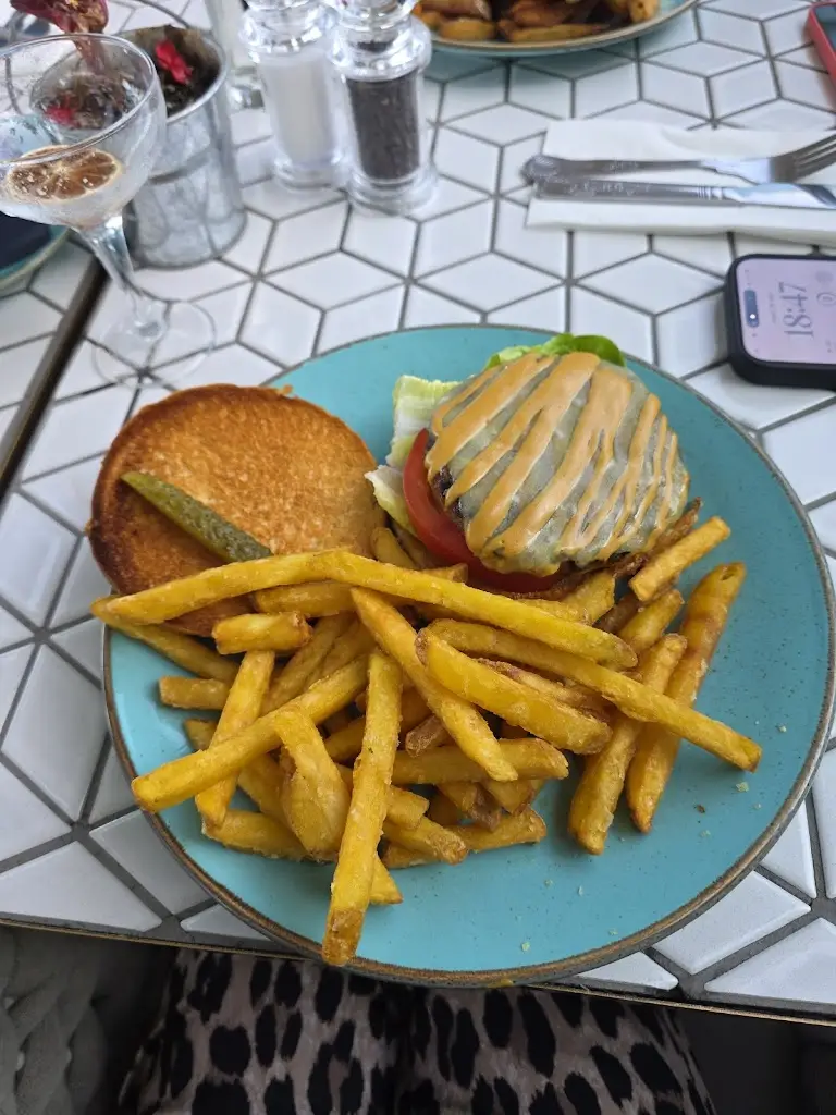 Claudiu G_The Cliff Restaurant, Bar & Grill_Gorleston-on-Sea_review