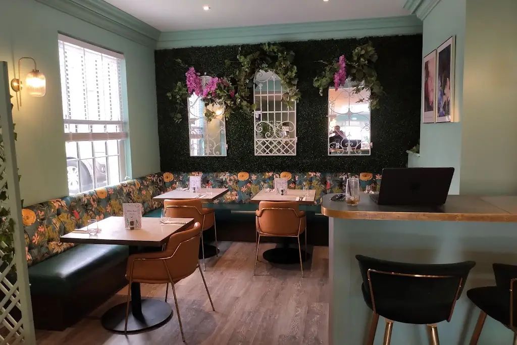 The Cliff Restaurant, Bar & Grill restaurant in Gorleston-on-Sea