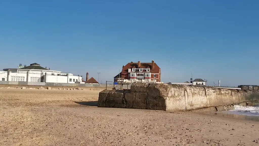 Pier Hotel_Gorleston-on-Sea_slider_image_1
