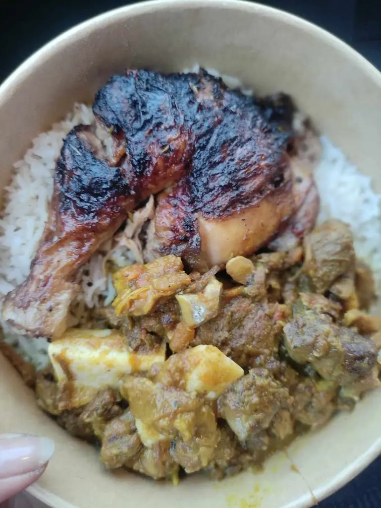 Siriphorn Hamment_BlueFields_Gorleston-on-Sea_recensione