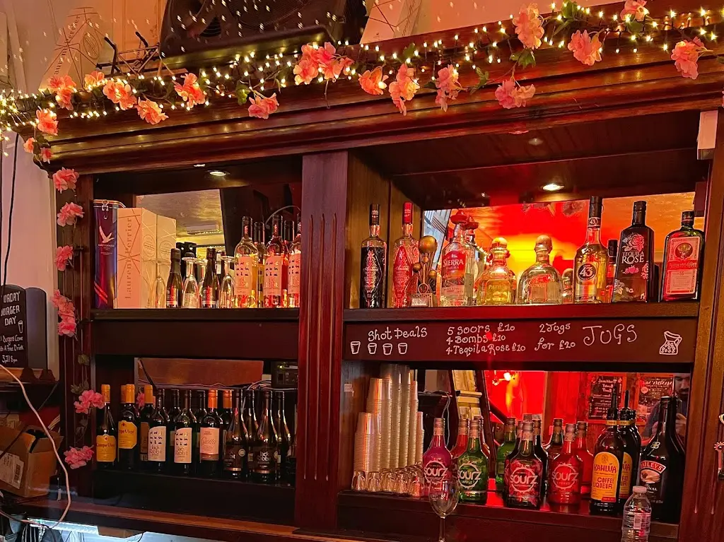 Elton Machado_Bar 1_Gorleston-on-Sea_review