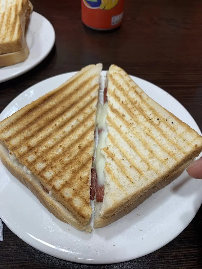 Ibn Abd Al-Khāliq_Gorleston Cafe_Gorleston-on-Sea_review