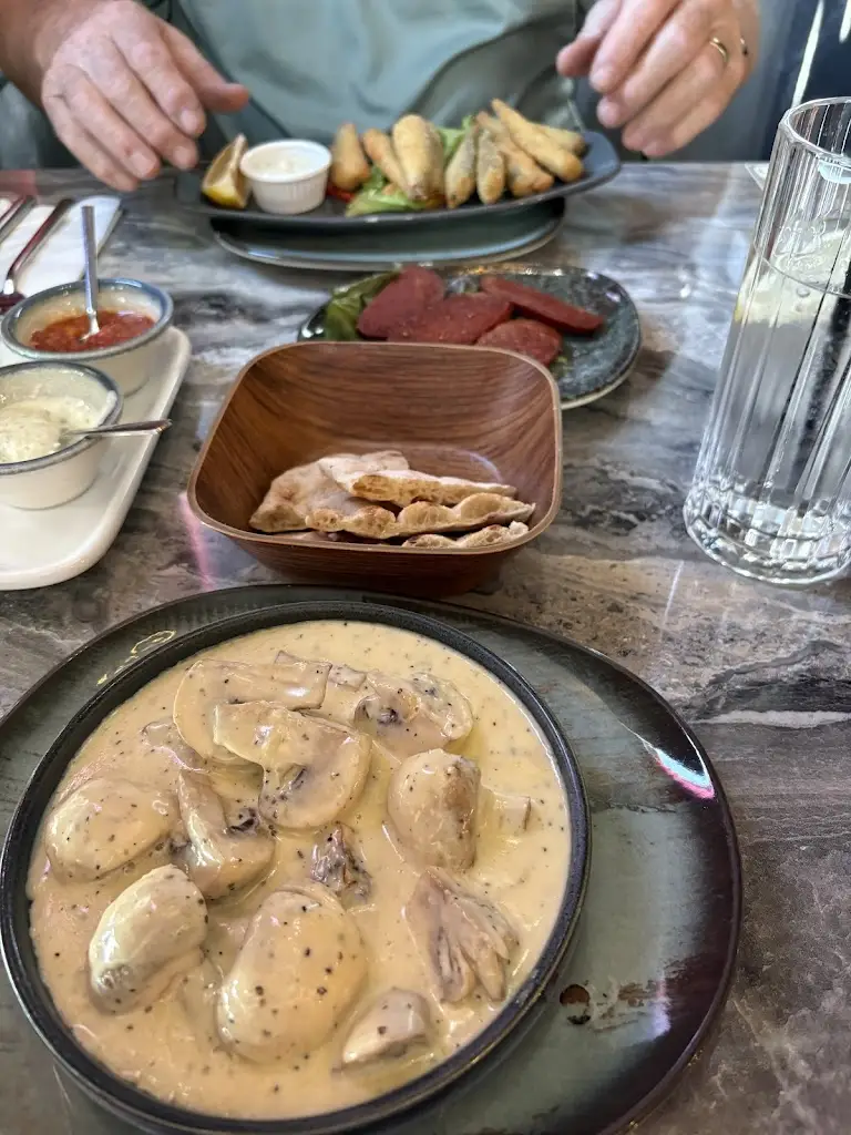 Sharon Savage_Lizz Restaurant_Gosport_review