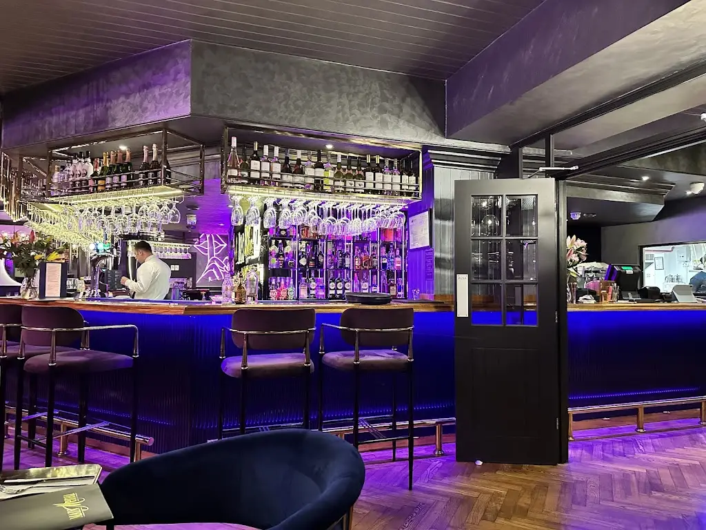 Lizz Restaurant restaurant in Gosport