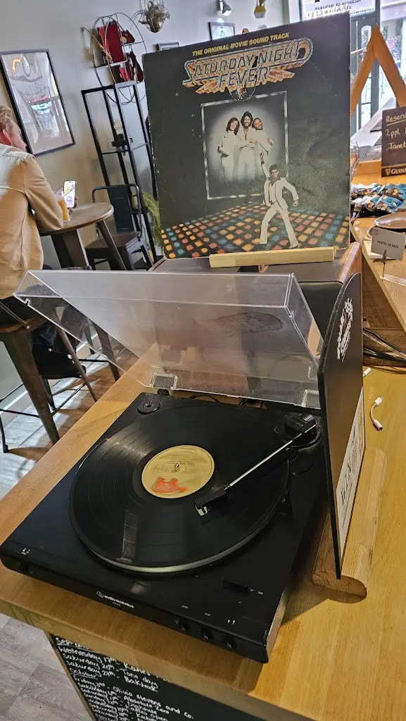 Luke Le Pen_Katies Vinyl Bar & Kitchen_Gosport_review