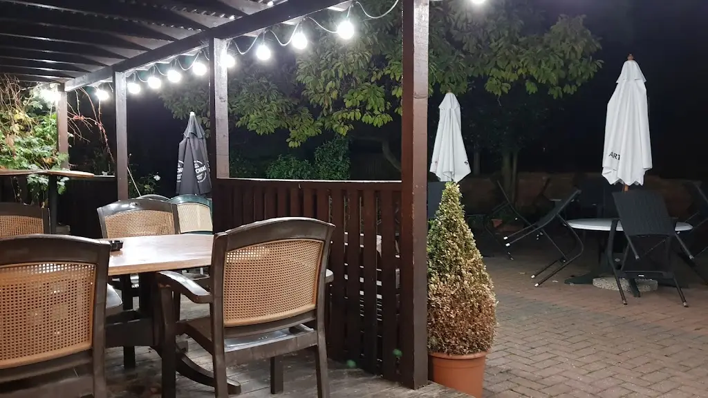 Will Robbins_The Holly Bush_Alcester_review