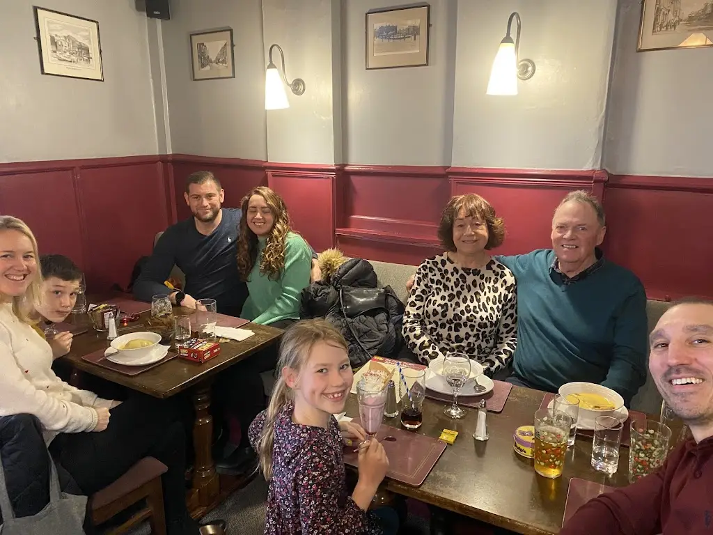 Lee March_The Castle Tavern_Gosport_review