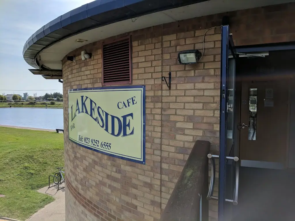 Lakeside Cafe And Bar restaurant in Gosport