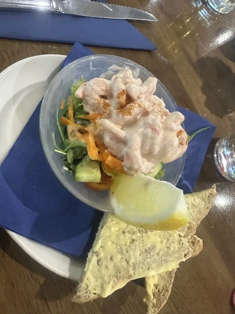 germaine Schneider_Tides_Goring-by-Sea_reseña