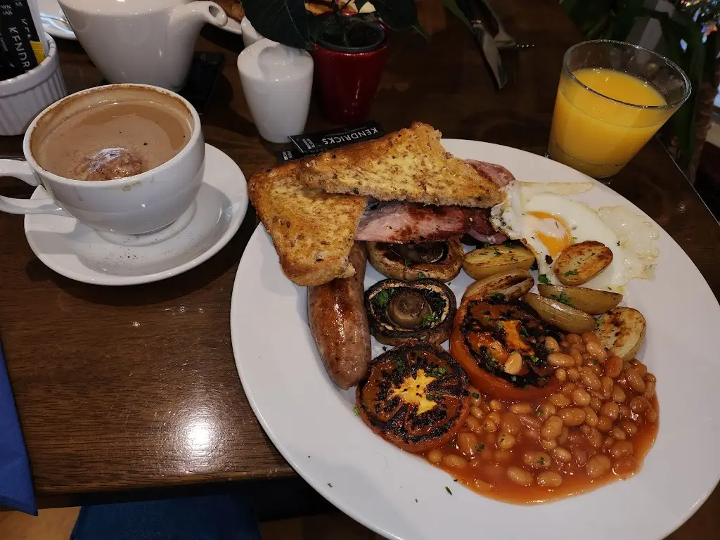 Tides_Goring-by-Sea_slider_image_2