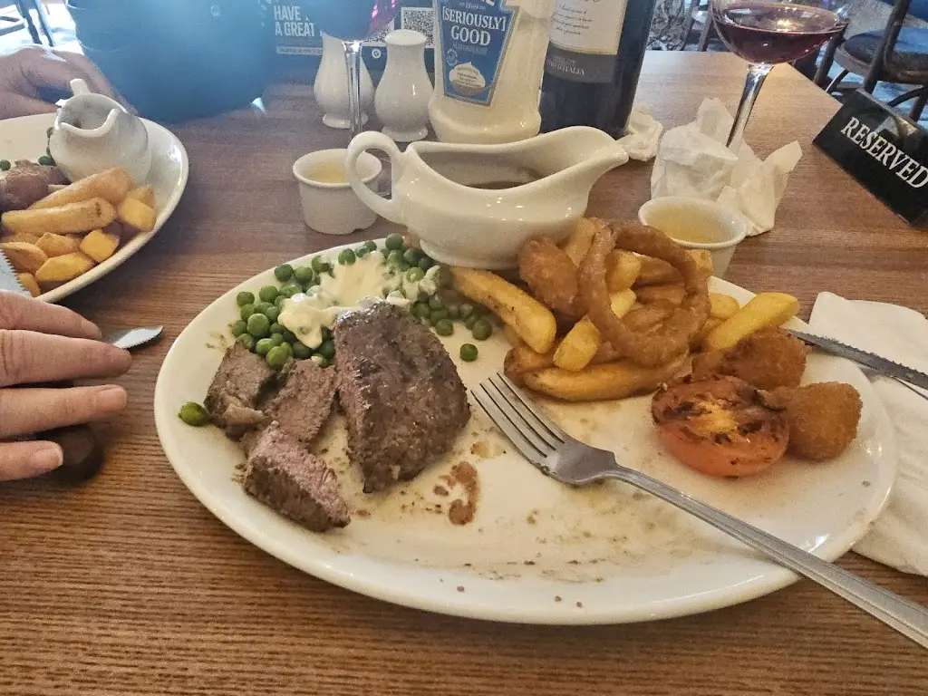 David Croshaw_Castle_Goring-by-Sea_review