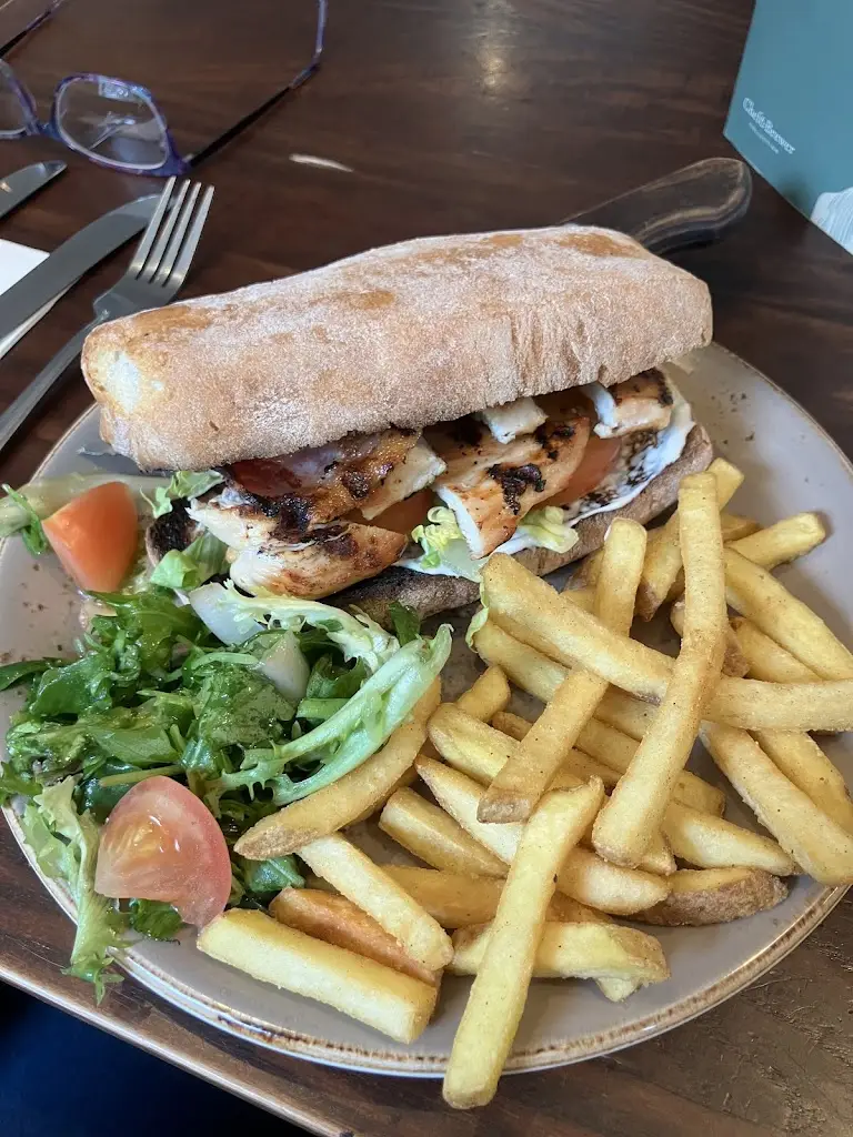 Angela Cozens_Bull_Goring-by-Sea_recensione