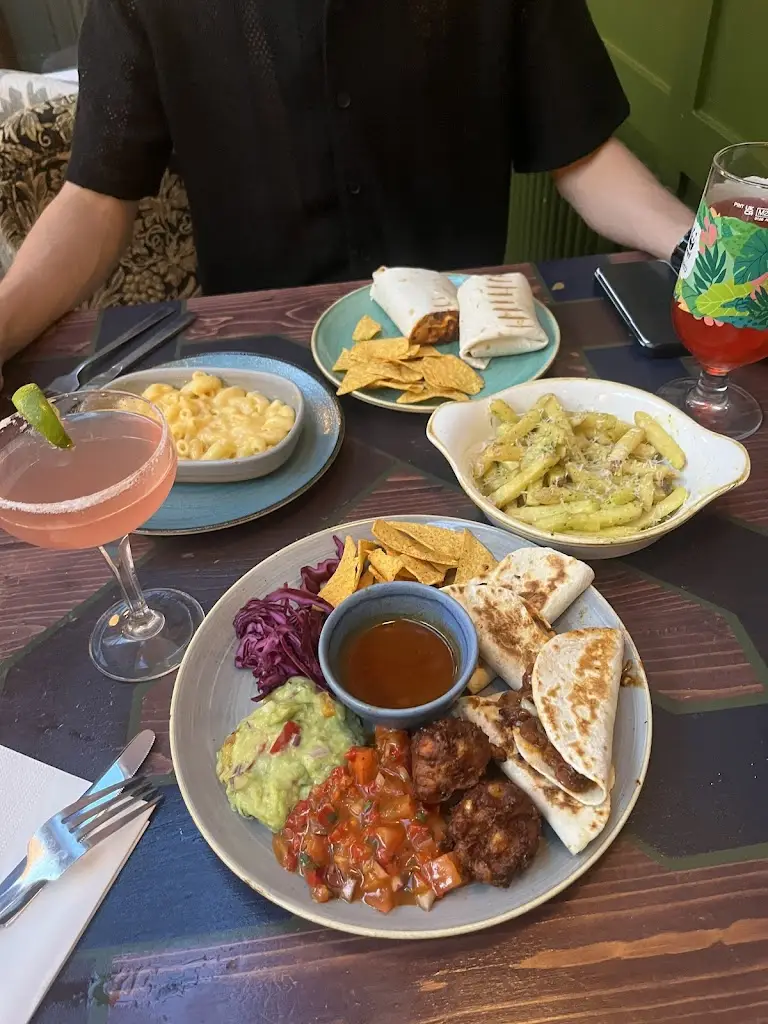 lillie hicks_Rondo Lounge_Babworth_review