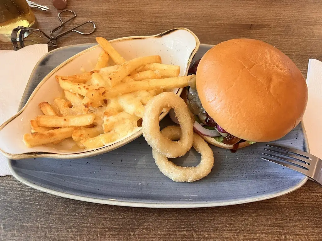 Gosia G_Sussex Yeoman_Goring-by-Sea_review