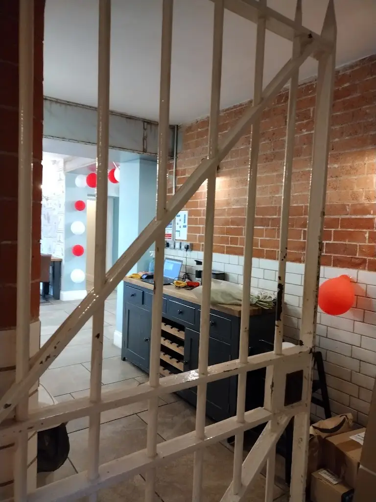 Hellington “Happy cat” White_The Old Police Station_Babworth_review