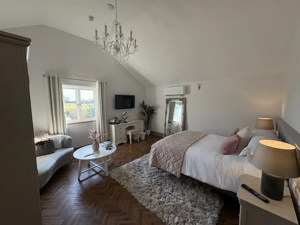 Ema Macfarlane_The Red House, Longstowe_Great Gransden_review