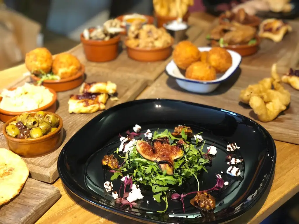 The Italian Greyhound_Great Glen_slider_image_3